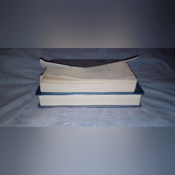 Red Queen Glass Sword by Victoria Aveyard - Picture 7 of 9